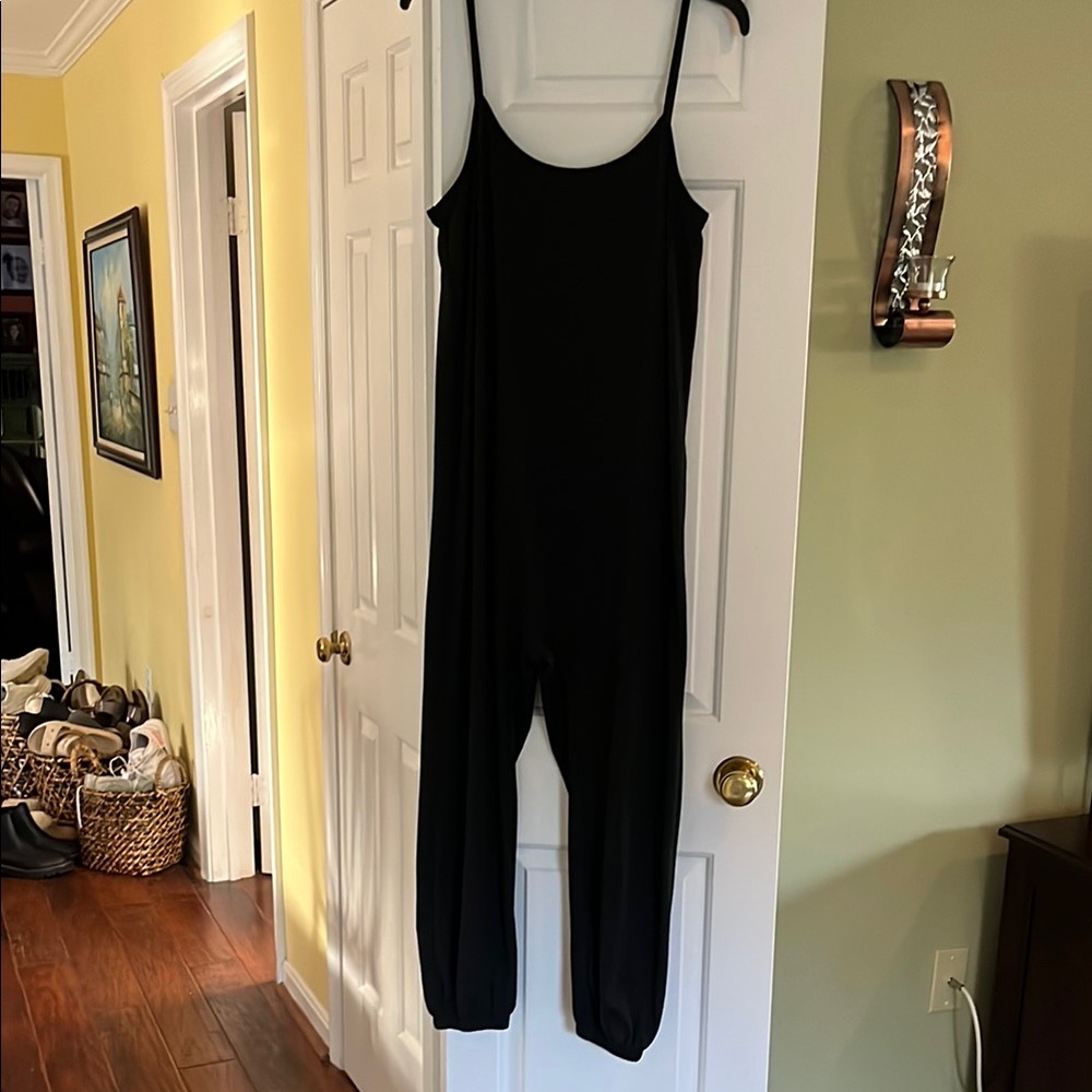 Chic Black Adjustable Spaghetti Strap Sleeveless Jumpsuit. Size L.